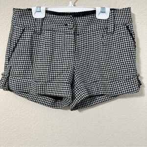 Arden B. Shorts Black White Houndstooth Plaid Cuffs Strap Buckle Details Trendy